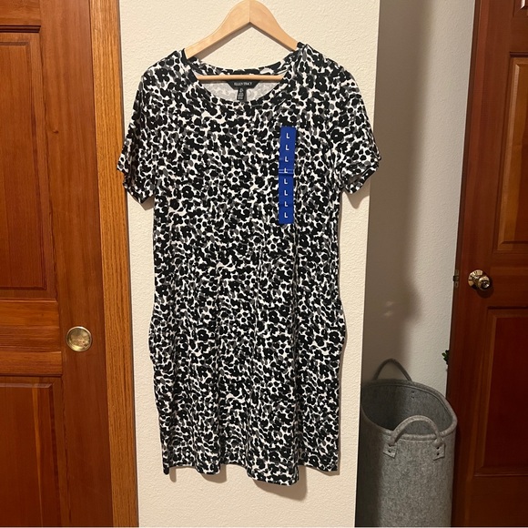 Ellen Tracy Monochrome Animal Print Dress - Picture 1 of 4